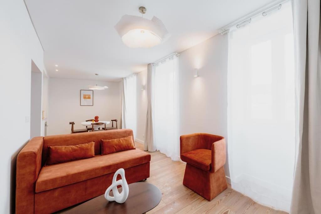 Orange House - Beautiful Two-bedroom 1d Lejlighed *