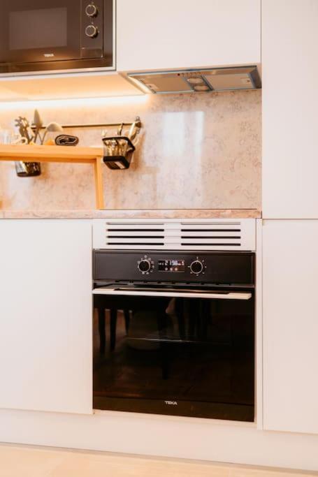 Orange House - Beautiful Two-bedroom 1d Lejlighed *